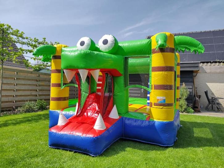 Krokodil springkussen te huur mini met glijbaan, Hobby en Vrije tijd, Feestartikelen | Verhuur, Gebruikt, Overige, Ophalen