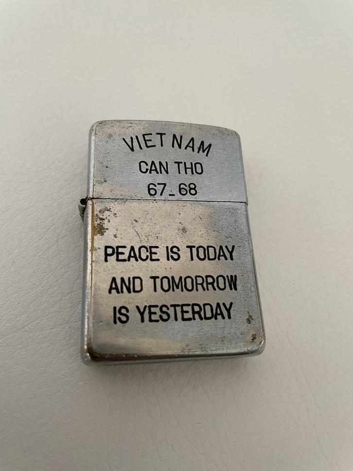 Zippo Aansteker Vietnam Oorlog - Can Tho 67-68, Verzamelen, Rookartikelen, Aanstekers en Luciferdoosjes, Gebruikt, Overige typen