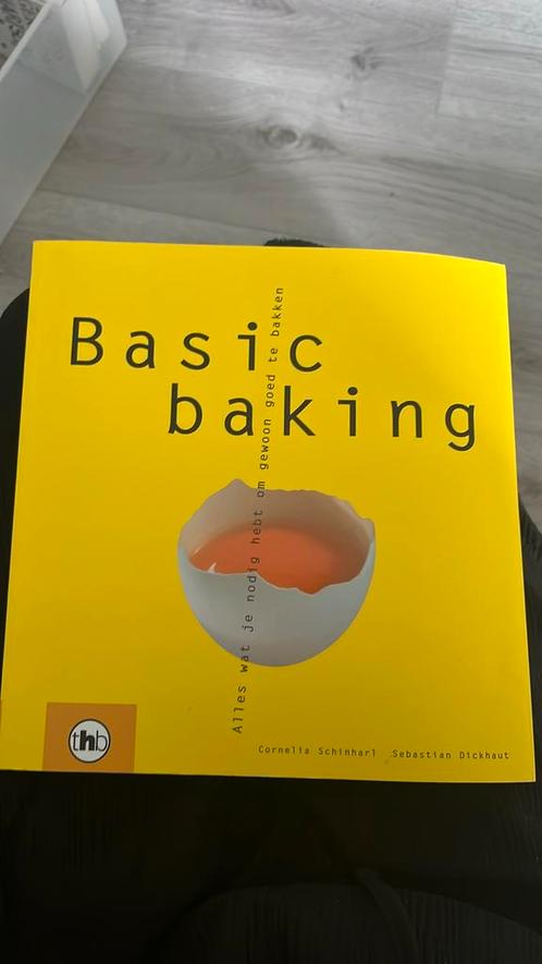 S. Dickhaut - Basic baking, Boeken, Kookboeken, Zo goed als nieuw, Ophalen