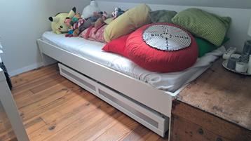 Bed 1 persoons 90x200 incl matras, lattenbodem,  en bed-lade beschikbaar voor biedingen