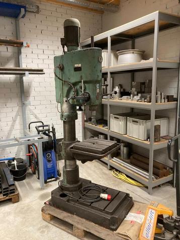 tandwiel aangedreven kolomboormachine mc3 met voeding beschikbaar voor biedingen