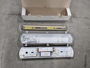 Nieuw spatwaterdicht TL lampen - 2x18W  60 CM beschikbaar voor biedingen