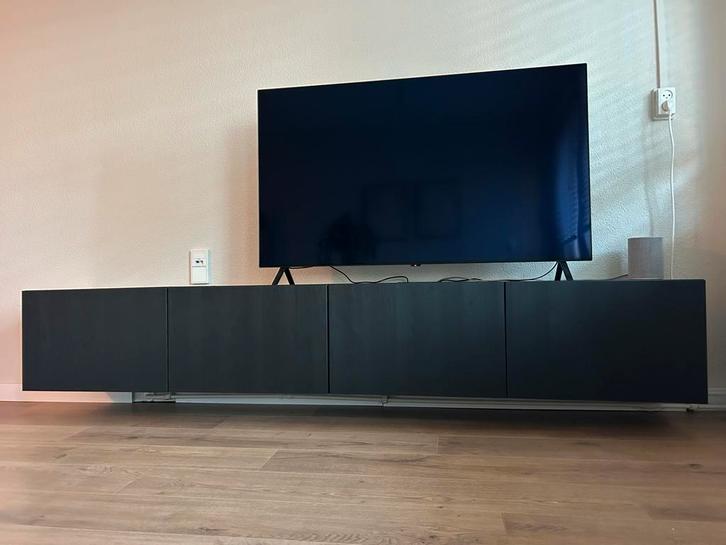 Ikea Bestå tv-meubel zwartbruin met Timmerviken deurtjes, Huis en Inrichting, Kasten | Televisiemeubels, Zo goed als nieuw, Minder dan 100 cm