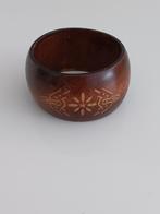Vintage stijl houten armband met sierlijke graveringen, Ophalen of Verzenden, Zo goed als nieuw, Bruin, Hout