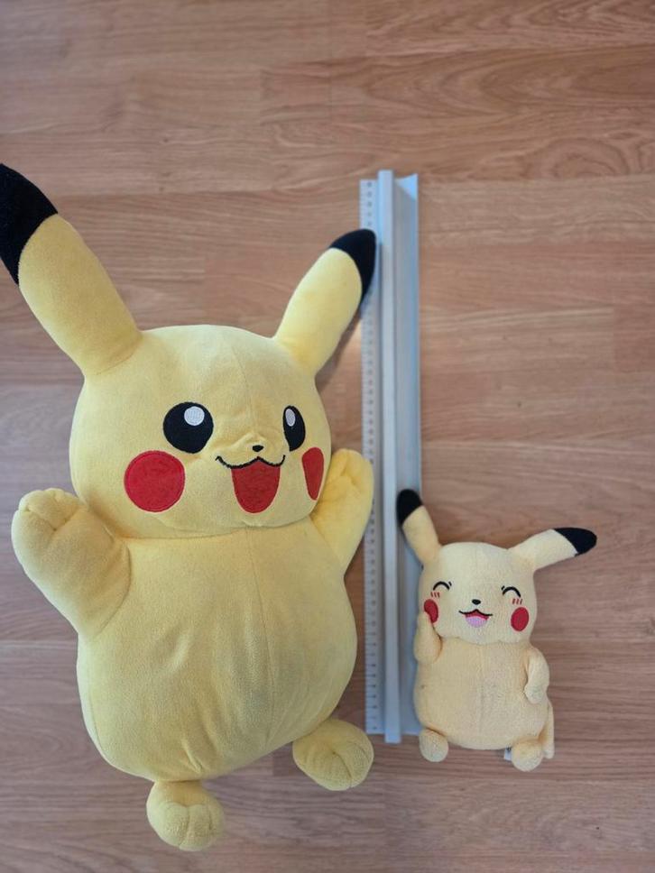 Pikachu knuffels (groot 50 cm en normaal 25 cm), Kinderen en Baby's, Speelgoed | Knuffels en Pluche, Zo goed als nieuw, Overige typen