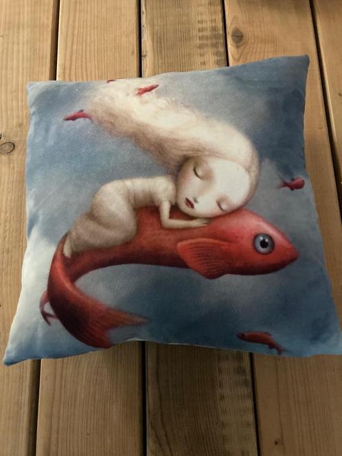 Sierkussen meisje en vis, Huis en Inrichting, Woonaccessoires | Kussens, Nieuw, Vierkant, Ophalen of Verzenden
