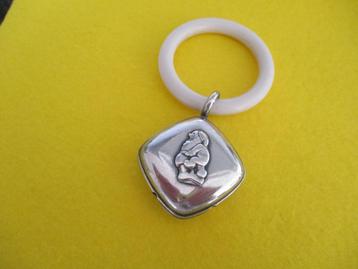 zeer oude rammelaars beschikbaar voor biedingen