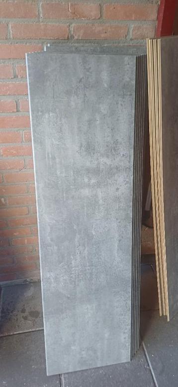 Overzetrede betonlook beschikbaar voor biedingen