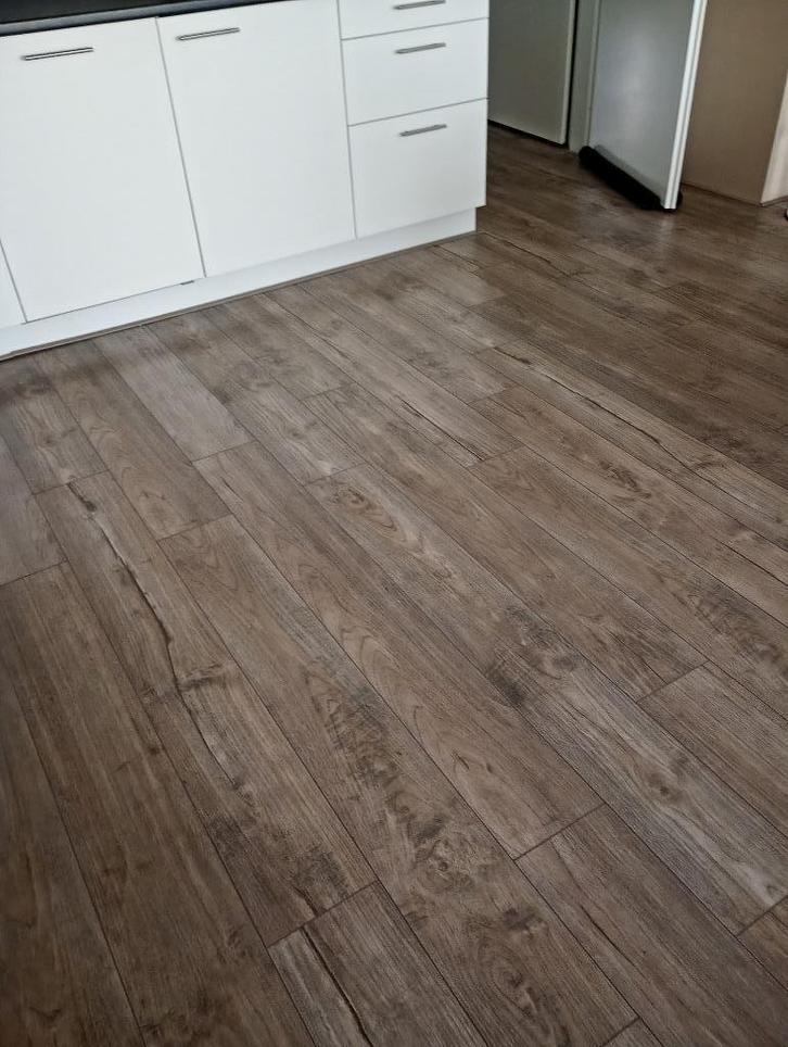 Laminaat vloer voor 84m² - taupe eiken, Doe-het-zelf en Verbouw, Vloerdelen en Plavuizen, Zo goed als nieuw, Laminaat, Overige materialen