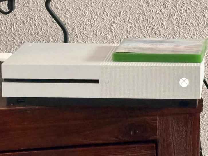 X-box one s, Spelcomputers en Games, Spelcomputers | Xbox One, Zo goed als nieuw, Xbox One S, 1 TB, Met 1 controller, Met games