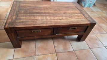 Koloniale, houten salontafel beschikbaar voor biedingen