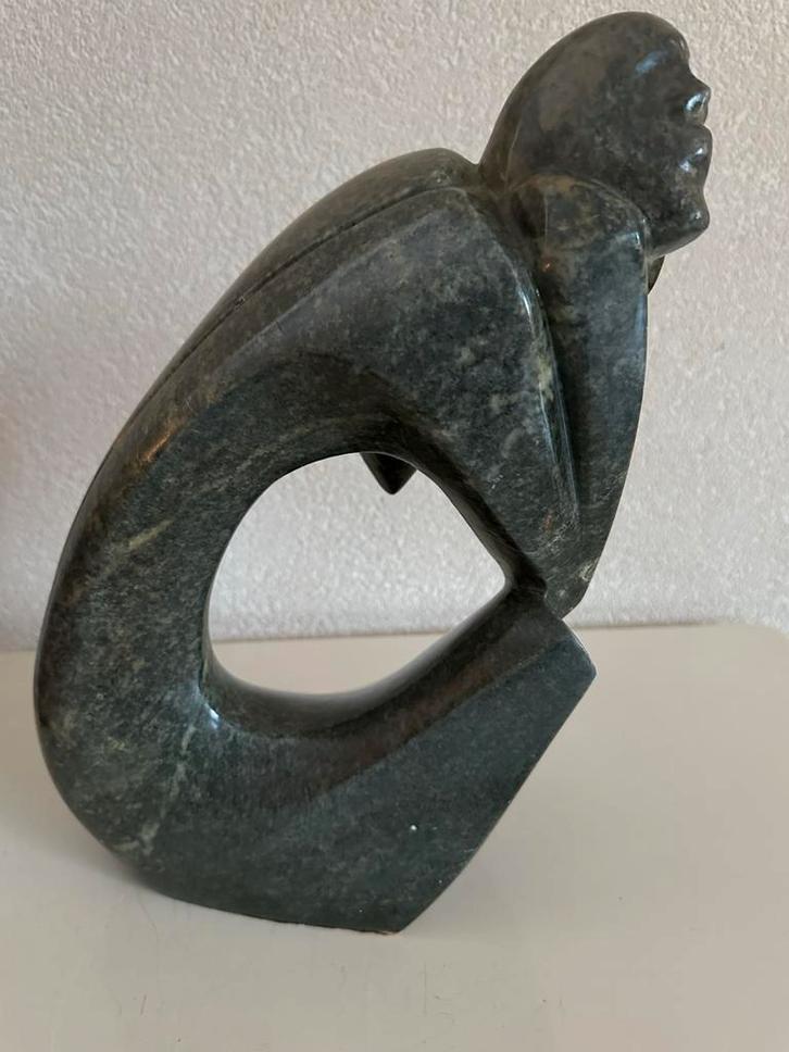 Shona sculptuur K. Gomu - Serpentijnsteen - Zimbabwe, Antiek en Kunst, Kunst | Beelden en Houtsnijwerken, Ophalen of Verzenden