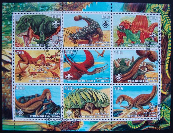 - 665 - Groot Blok met Dinosauriërs., Postzegels en Munten, Postzegels | Thematische zegels, Gestempeld, Dier of Natuur, Verzenden