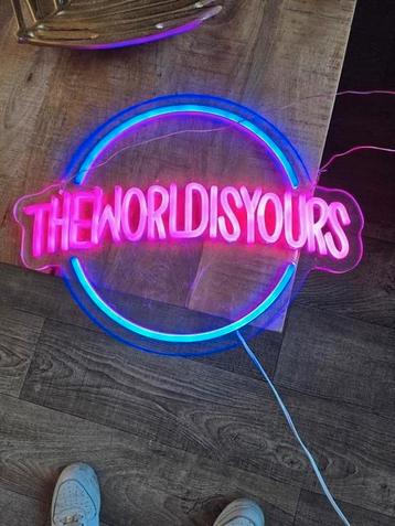 Neon Lamp - The World Is Yours Scarface Tony Montana beschikbaar voor biedingen