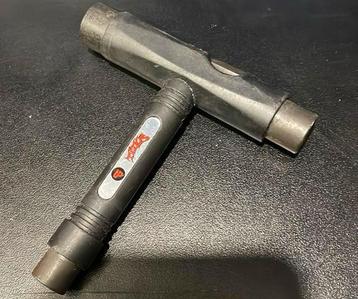 Titus skating tool beschikbaar voor biedingen
