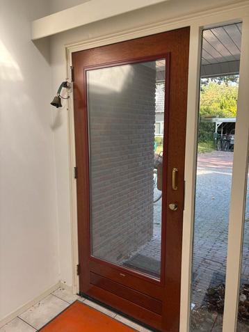 Houten Voordeur met Glas beschikbaar voor biedingen