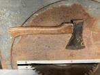 Antieke Bijl met Houten Steel, Ophalen