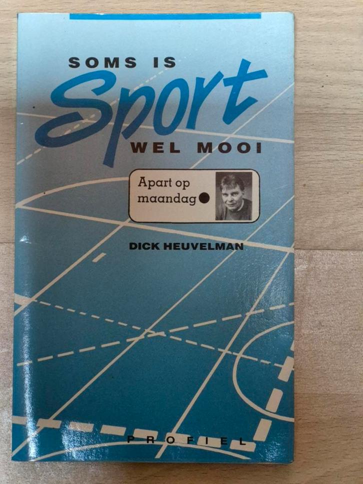 Sportcolumns: Soms is Sport Wel Mooi! - Dick Heuvelman, Boeken, Sportboeken, Gelezen, Overige sporten, Ophalen of Verzenden