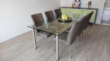 Eettafel van glas  beschikbaar voor biedingen