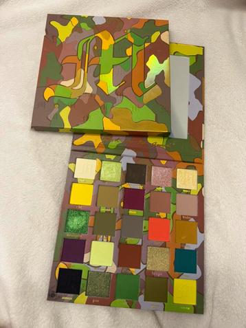 Made By Mitchell Feet on the Ground eyeshadow palette beschikbaar voor biedingen