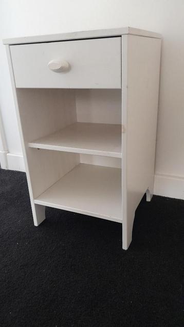 nachtkastje 60x35x35 beschikbaar voor biedingen