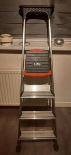 altrex trap 4 trede, Doe-het-zelf en Verbouw, Ladders en Trappen, Ophalen of Verzenden, Zo goed als nieuw, Minder dan 2 meter