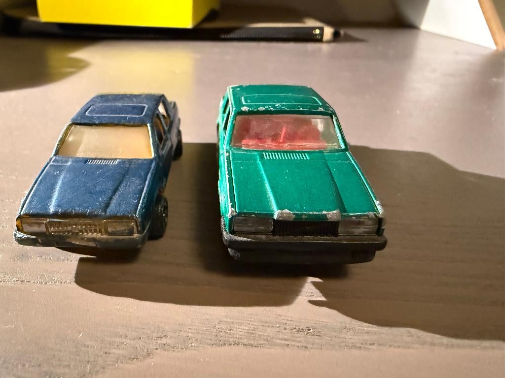 2 Volvo 760 Miniaturen Blauwe Verlaagde & Groene Majorette, Hobby en Vrije tijd, Modelauto's | Overige schalen, Gebruikt, Auto