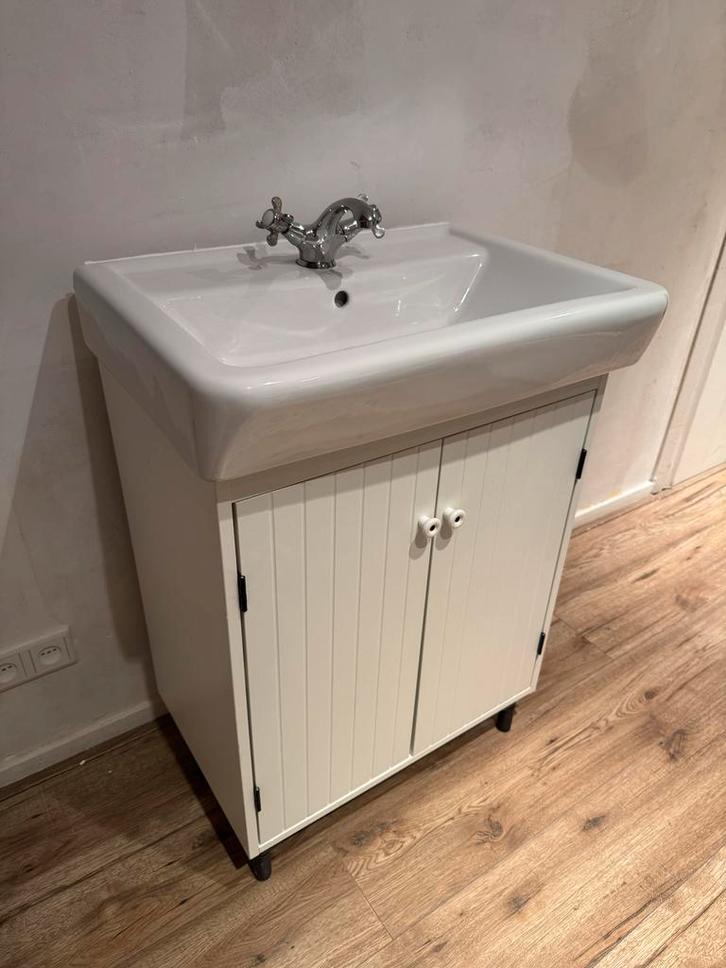 IKEA Wastafel met Onderkast en kraan - In goede staat!, Huis en Inrichting, Badkamer | Badkamermeubels, Gebruikt, Wastafelkast