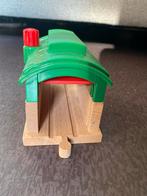 Houten Brio Treingarage met roldeuren, Kinderen en Baby's, Speelgoed | Thomas de Trein, Ophalen of Verzenden, Zo goed als nieuw