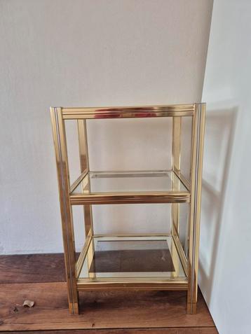 Vintage Gouden Kastje met Glazen Planken beschikbaar voor biedingen
