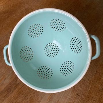 Emaille vergiet pastel groen  beschikbaar voor biedingen