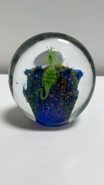 groene zeepaardjes blauw aquarium presse papier paperweight beschikbaar voor biedingen