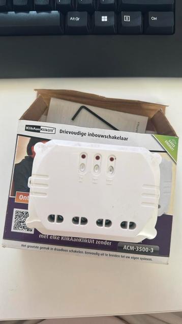 KlikAanKlikUit drievoudige inbouwstekker beschikbaar voor biedingen