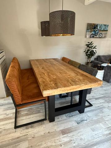 Mango houten eettafel beschikbaar voor biedingen