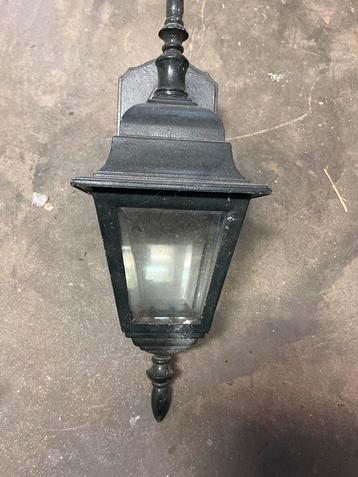 Zwarte Wandlamp met Glas beschikbaar voor biedingen