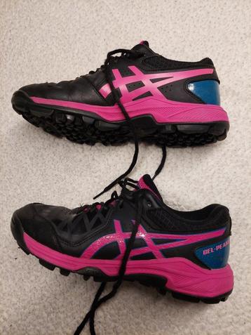 Te koop hockey schoenen asics gel-peake maat 38.