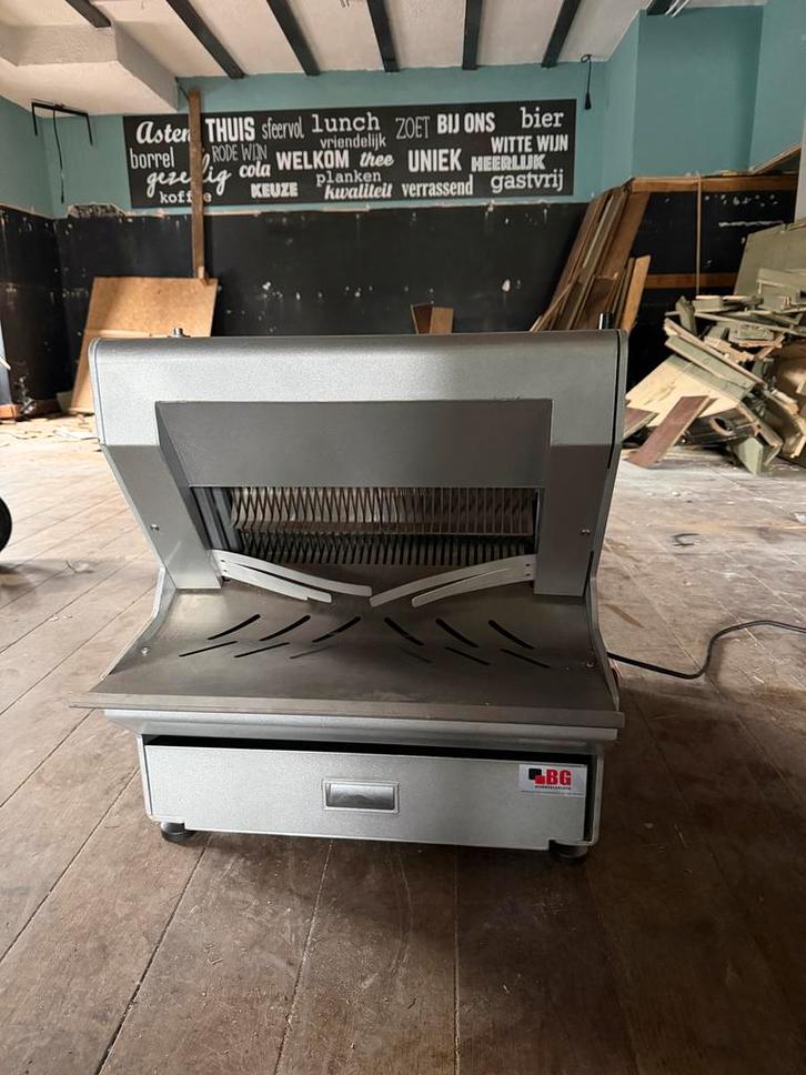 Broodsnijmachine AQ36A - 380V Tafelmodel, Huis en Inrichting, Keuken | Keukenbenodigdheden, Gebruikt, Ophalen