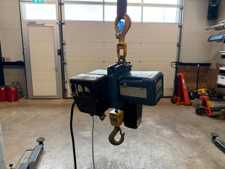 Donati 250kg elektrische kettingtakel 3,2m hijshoogte, Doe-het-zelf en Verbouw, Lieren en Takels, Gebruikt, Elektrisch, Ophalen