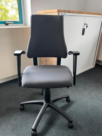 Bma Axia bureaustoel 2 beschikbaar Grijs. beschikbaar voor biedingen