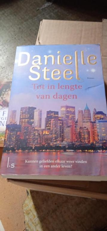 Danielle steel beschikbaar voor biedingen