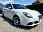 Alfa Romeo Giulietta 2.0 JTDm 170pk Distinctive Leer/Pdc/Lmv, Auto's, Alfa Romeo, Euro 5, 4 cilinders, 137 €/maand, Wit