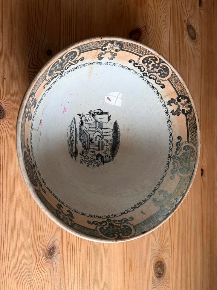 Antieke aardewerk schaal Sana petrus regout met decoratie, Antiek en Kunst, Antiek | Schalen, Ophalen of Verzenden