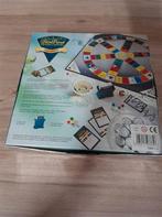 Trivial Pursuit 2000 editie - s3497, Hobby en Vrije tijd, Gezelschapsspellen | Bordspellen, Ophalen of Verzenden, Zo goed als nieuw