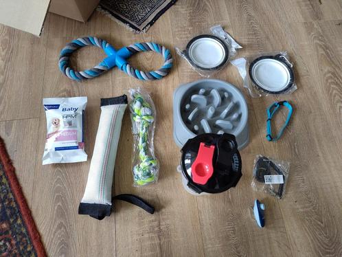 Hond/puppy voerbak, speeltjes, klikker, voer, halsband, Dieren en Toebehoren, Honden-accessoires, Zo goed als nieuw, Ophalen