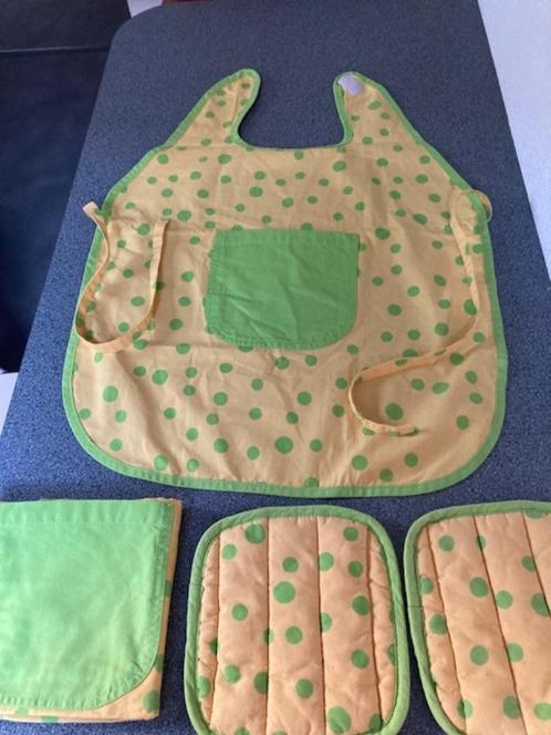 2 IKEA schortjes en set pannenlappen tbv speelgoed keuken, Kinderen en Baby's, Speelgoed | Speelkeukens, Nieuw, Speelkeuken-accessoire