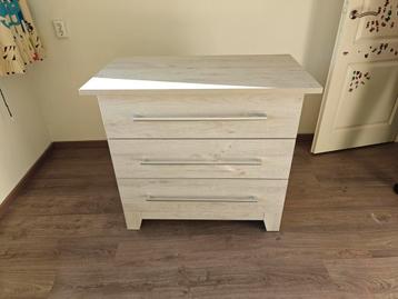 Commode London 3 lades beschikbaar voor biedingen