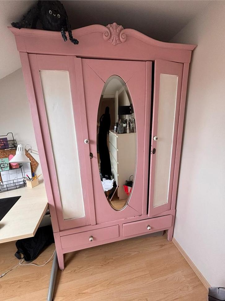 Geschilderde antieke kledingkast met spiegel, Antiek en Kunst, Antiek | Meubels | Kasten, Ophalen