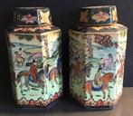 2 x Oud Chinese gedecoreerde dekselpot van porselein., Ophalen