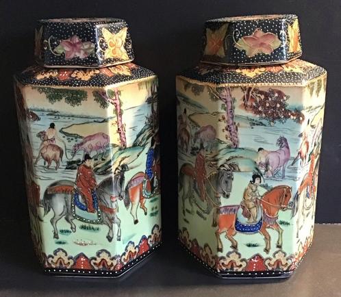 2 x Oud Chinese gedecoreerde dekselpot van porselein., Antiek en Kunst, Kunst | Niet-Westerse kunst, Ophalen