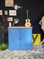Lavendel blauwe stalen kast met houten blad, koffiecorner, Antiek en Kunst, Ophalen of Verzenden
